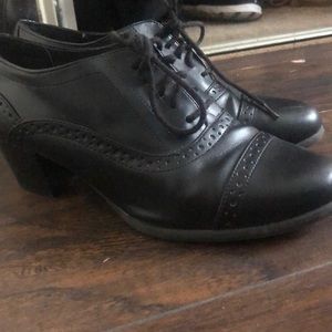 Heeled oxfords